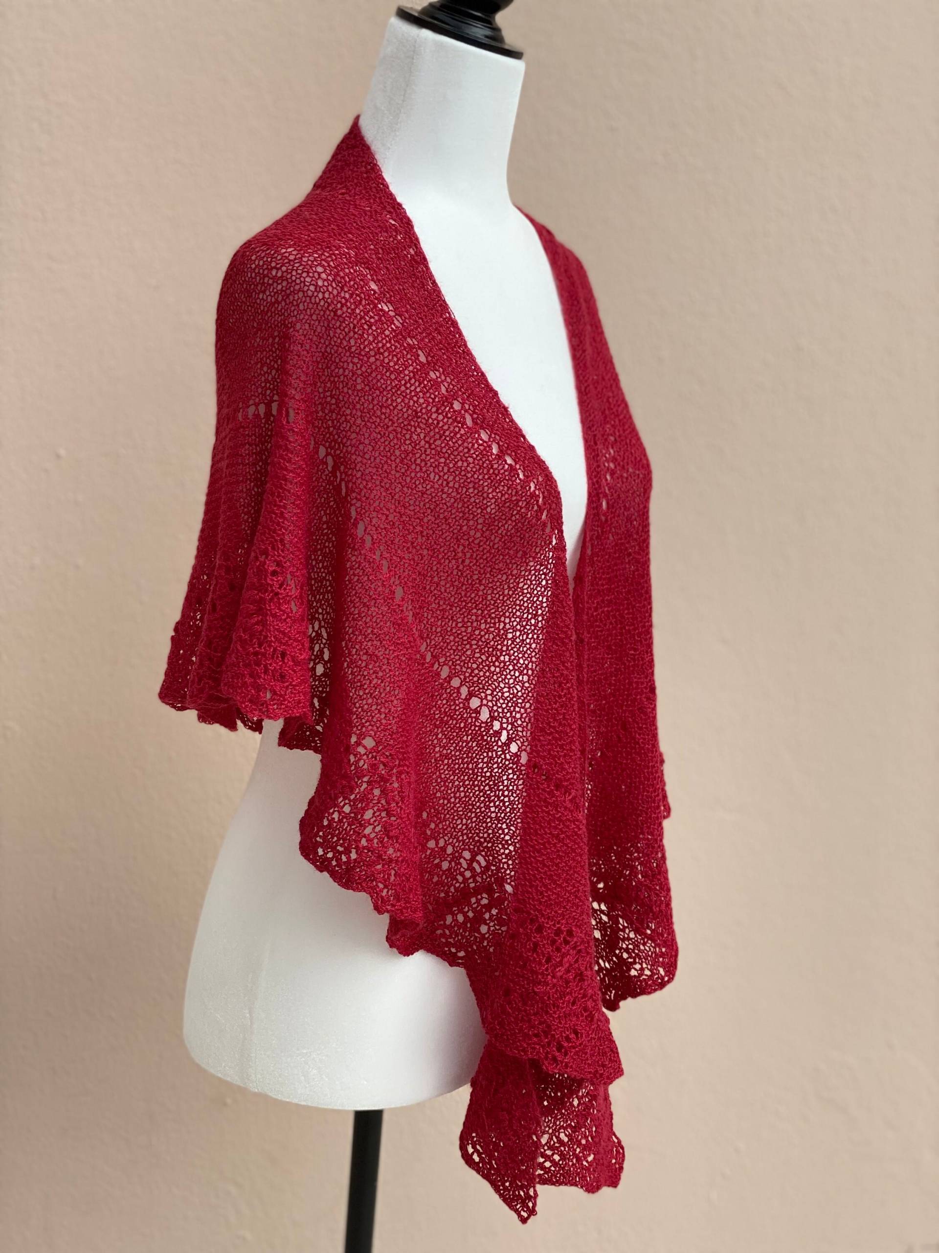 Handgestrickter Frauenschal Aus Roter Spitze, Seide/Alpaka Garn in Garner Stich Mit Spitzendeve Handgestrickter Frauenschal Aus Roter Spitze, Seide/Alpaka Garn in Garner Stich Mit Spitzendeve von JennigjeMadeThis