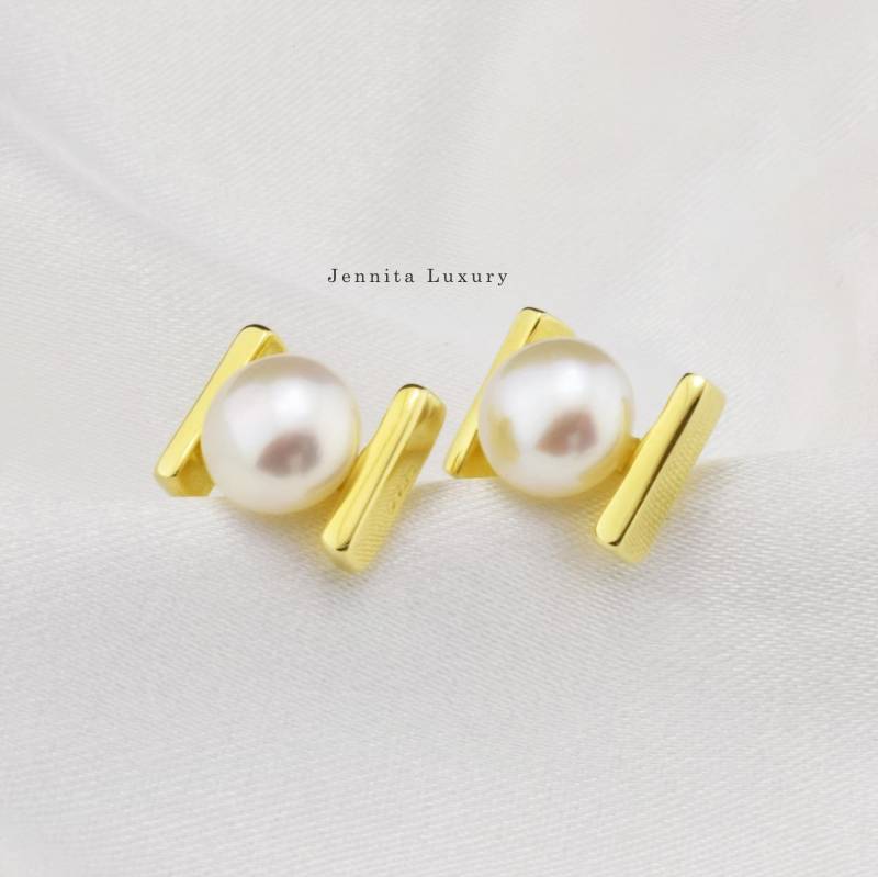 Goldohrringe Stecker Mit Echten Perlen, Buchstaben Ohrstecker Silber Vergoldet Weißen Süßwasserperlen, Damen Perlenschmuck, Brautohrringe von JennitaLuxury