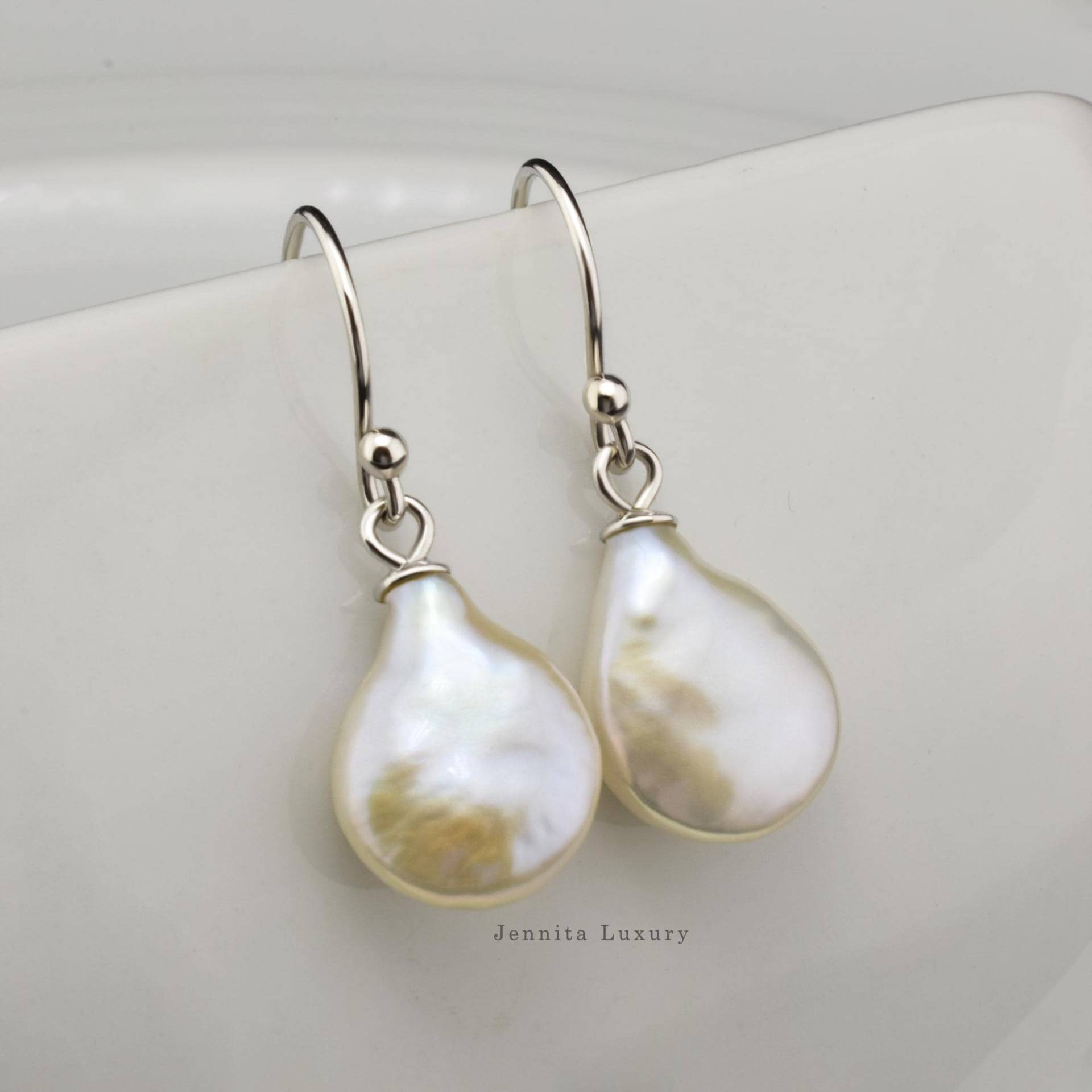 Hängeohrringe Silber 925 Mit Tropfen Barock Perlen, Weiße Süßwasser Perlen Silberohrringe Hänger, Braut Perlenschmuck Echt, Hochzeitsschmuck von JennitaLuxury