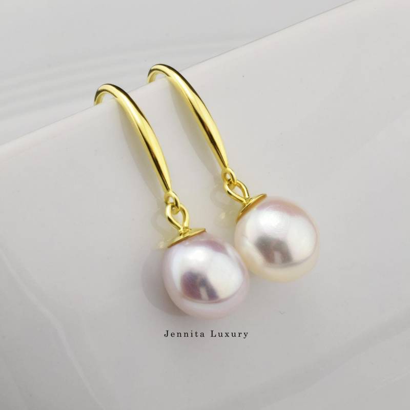 Hängeohrringe Silber Vergoldet Mit Weißen Barockperlen, Goldene Ohrringe Hänger Süßwasserperlen, Damen Perlenschmuck, Braut Perlenohrhänger von JennitaLuxury