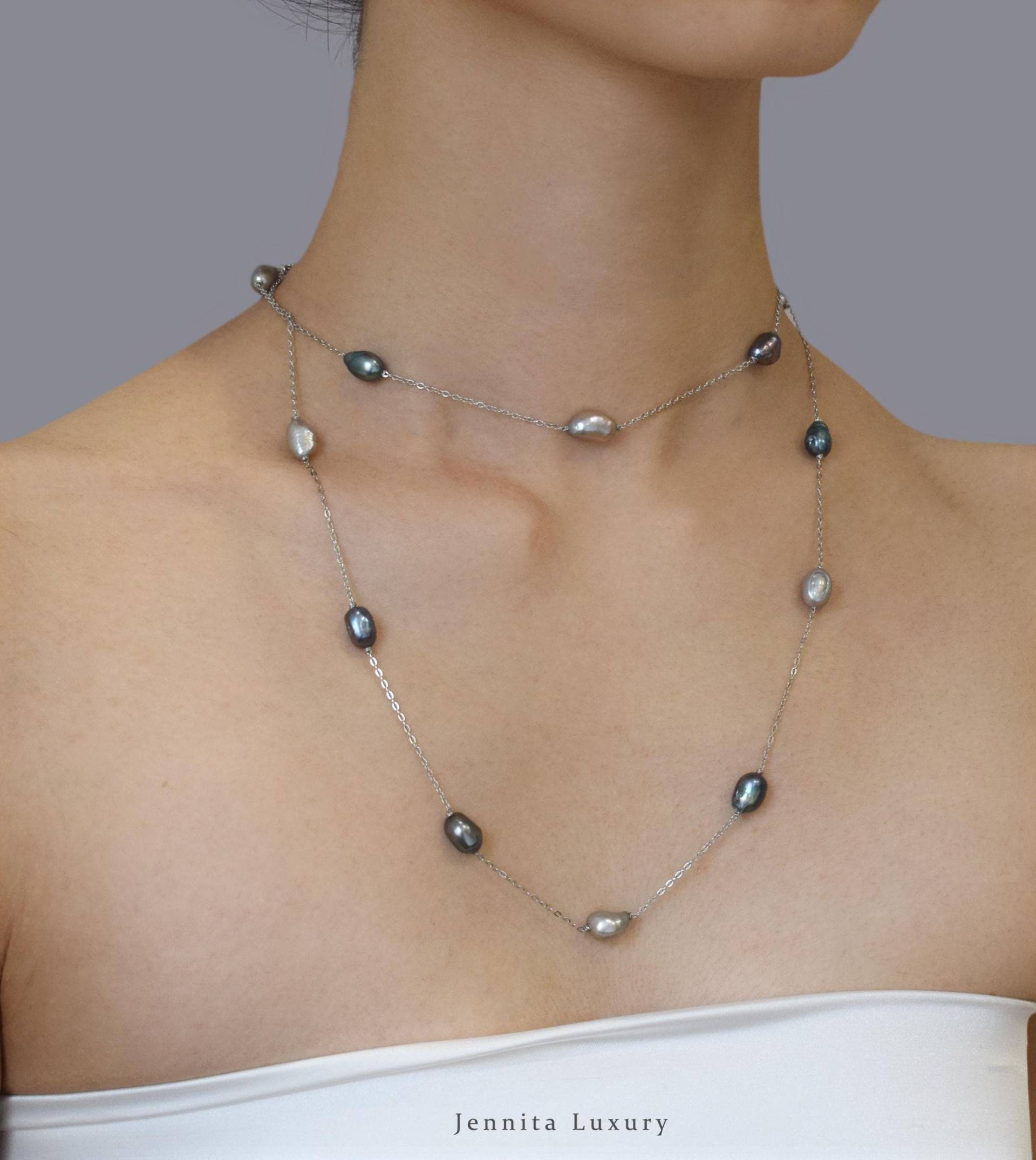 Lange Silberhalskette Mit Silbergrauen Und Graublauen Barock Perlen, Zweireihige Kette Unregelmäßigen Süßwasserperlen, Damen Perlenschmuck von JennitaLuxury