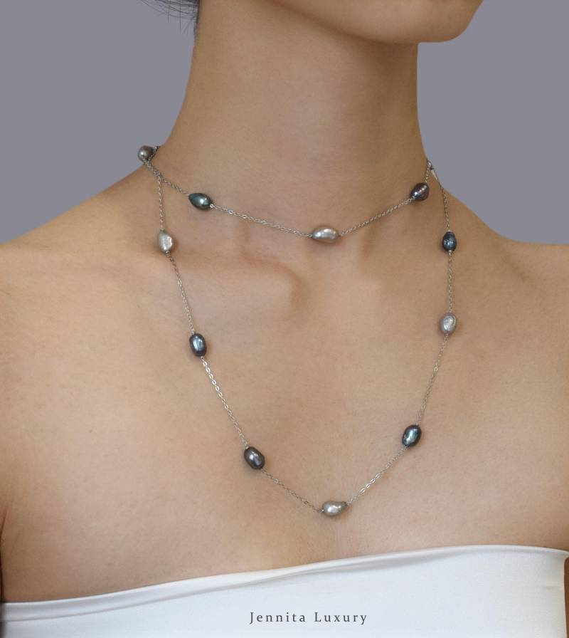 Lange Silberhalskette Mit Silbergrauen Und Graublauen Barock Perlen, Zweireihige Kette Unregelmäßigen Süßwasserperlen, Damen Perlenschmuck von JennitaLuxury