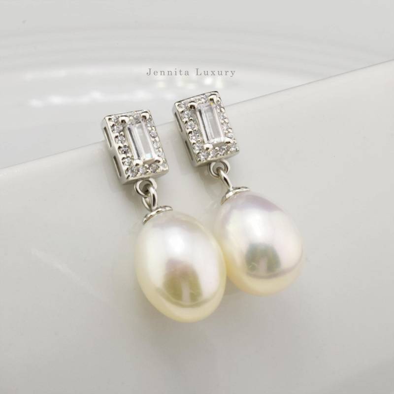 Zirkonia Ohrringe Hängend Mit Echten Tropfen Perlen, Rechteckiger Stein Stecker Süßwasserperlen, Braut Perlenschmuck, Hochzeit von JennitaLuxury