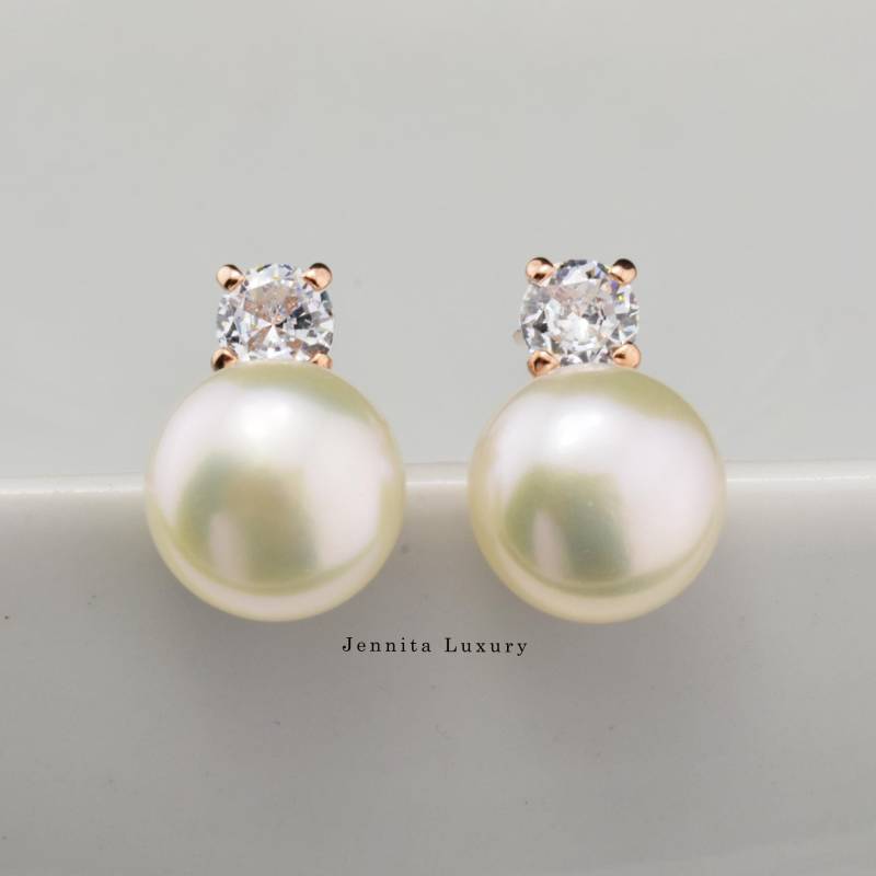 Perlenohrstecker Silber Rosévergoldet Mit Zirkonia Steinen, Weiße Süßwasser Perlen Rosegold Stecker 9mm, Brautohrringe, Hochzeit Perlenschmuck von JennitaLuxury