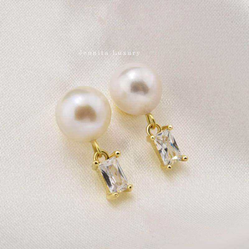 Perlenohrstecker Silber Vergoldet Mit Eckigem Funkelndem Zirkonia Anhänger, Echte Weiße Süßwasserperlen Ohrringe, Brautschmuck, Geschenkidee von JennitaLuxury