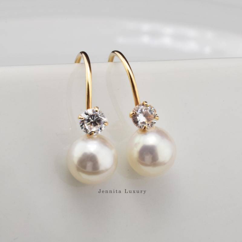 Roségold Ohrringe Hängend Mit Kleinen Edison Perlen, Rosévergoldete Hängeohrringe Weißen Runden Süßwasser Perlen, Hochzeit Brautschmuck von JennitaLuxury