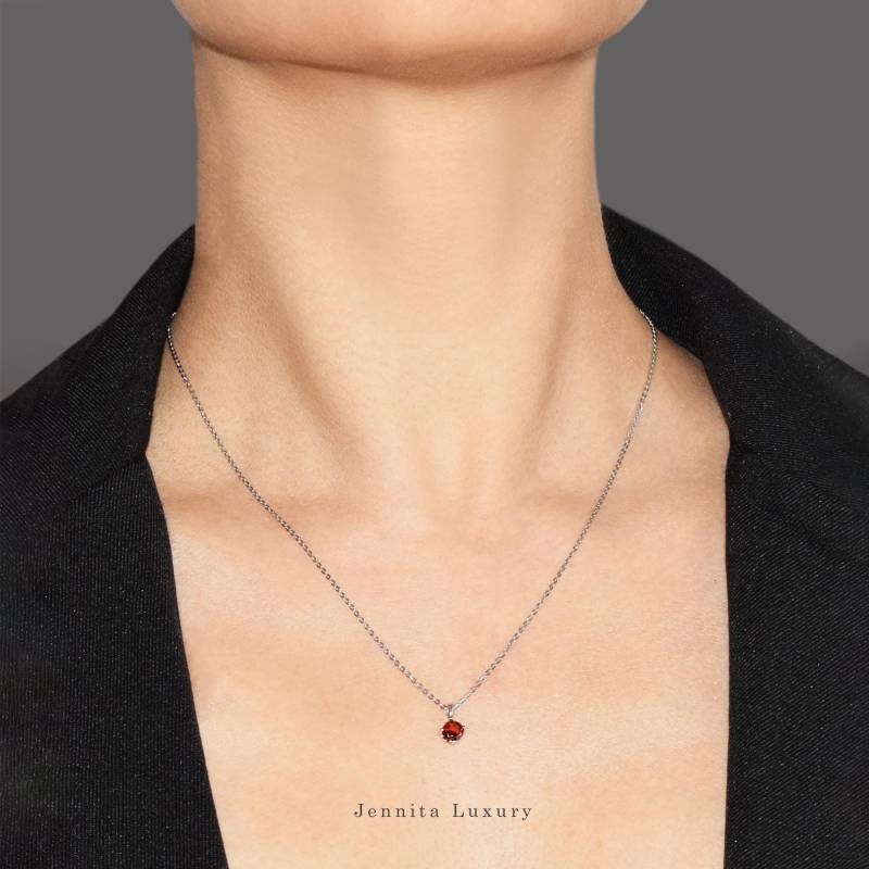 Halskette Silber Mit Dunkelrotem Granat Anhänger, Echter Fein Geschliffener Roter Edelstein, Dünne Kette 45cm Verstellbar, Damen Silberschmuck von JennitaLuxury