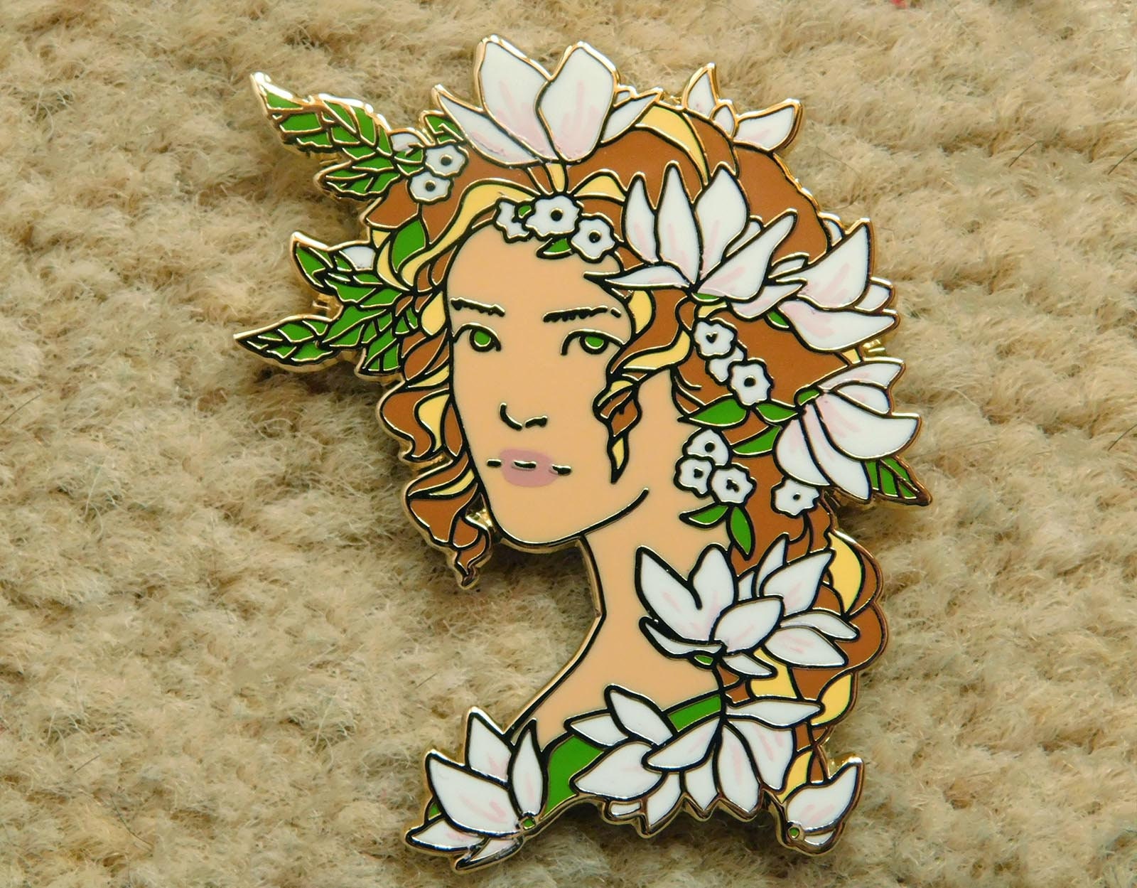 Yavanna - Hartemaille Anstecker Yavanna - Hartemaille Anstecker von JennyDolfenArt