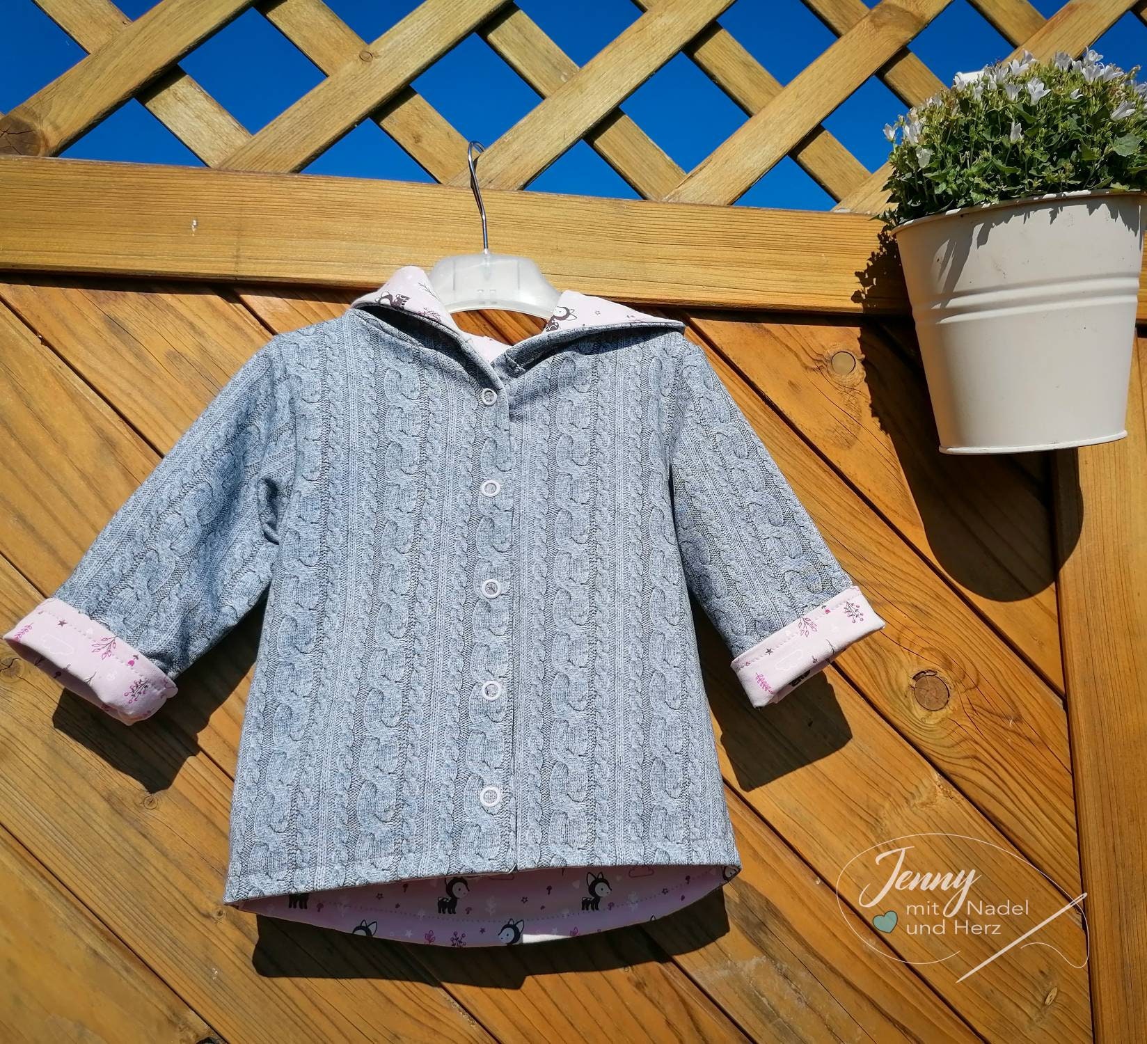 Zipfeljacke, Jacke, Übergangsjacke, Kapuze, Erstausstattung, Babyparty, Geburtsgeschenk, Größe 62, Rehe, Waldtiere, Rosa, Strick, Sommer von JennyMitNadelUndHerz