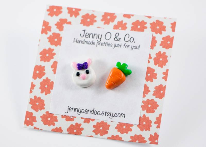 Mismatch Oster Ohrstecker Häschen Und Karotte Ohrringe Aus Polymer Clay von JennyOandCo