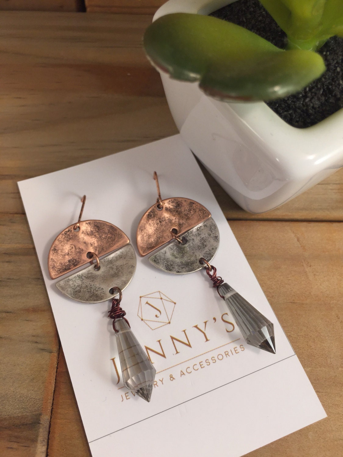Rustikale Ohrringe Aus Metall Mit Grauen Glasperlen | Boho Ohrringe Rustikale Ohrringe Aus Metall Mit Grauen Glasperlen | Boho Ohrringe von Jennycorner