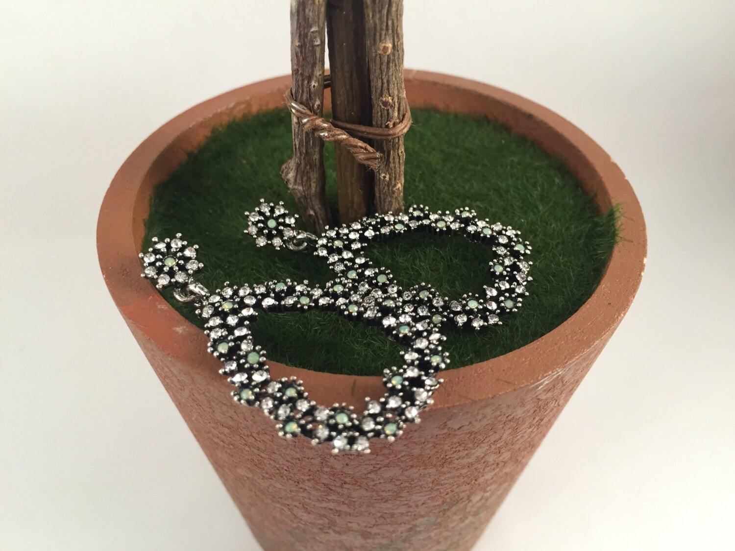 Strass Blumenkranz Ohrringe Grüne Statement Ohrringe Strass Blumenkranz Ohrringe Grüne Statement Ohrringe von Jennycorner