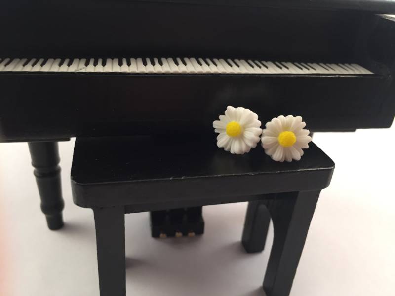Weiße Gänseblümchen Ohrstecker Weiße Gänseblümchen Ohrstecker von Jennycorner