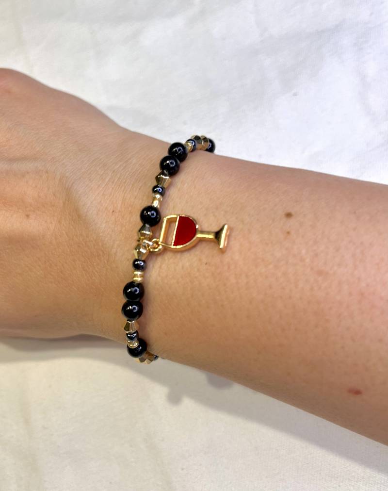 Weinglasarmband Perlenarmband Rotwein Trinkfreunde Gold Schwarz Weinglas Rotweinglas Armband Mit Anhänger von JensArtCreation