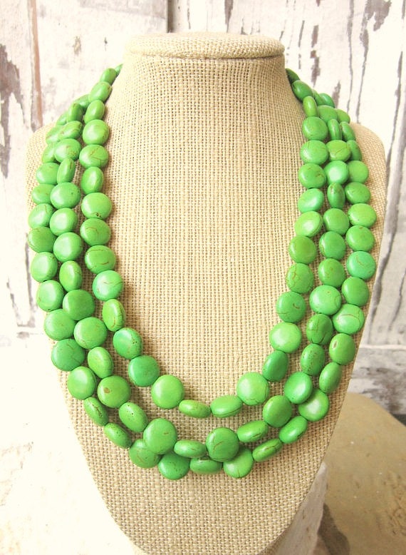 Apfelgrüne Türkis-statement-Halskette.limettengrüne Mehrstrang-Halskette.bib-Halskette.grüner Schmuck.grüne Halskette.grüner Brautjungfern-Schmuck von JensBeadBox