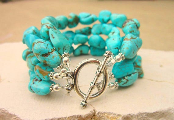Blau Grün Türkis Nugget-Armband. Chunky Howlith Armband. Vier-strang-Toggle-Armband. Türkis Schmuck. Schmuck von JensBeadBox