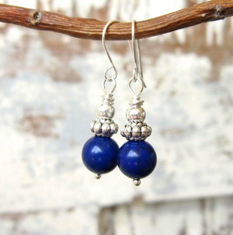 Denim Blau Lapis Ohrringe. Tropfen Bali Silber Perlen Dunkelblaue Jewelry.blue Schmuck von JensBeadBox