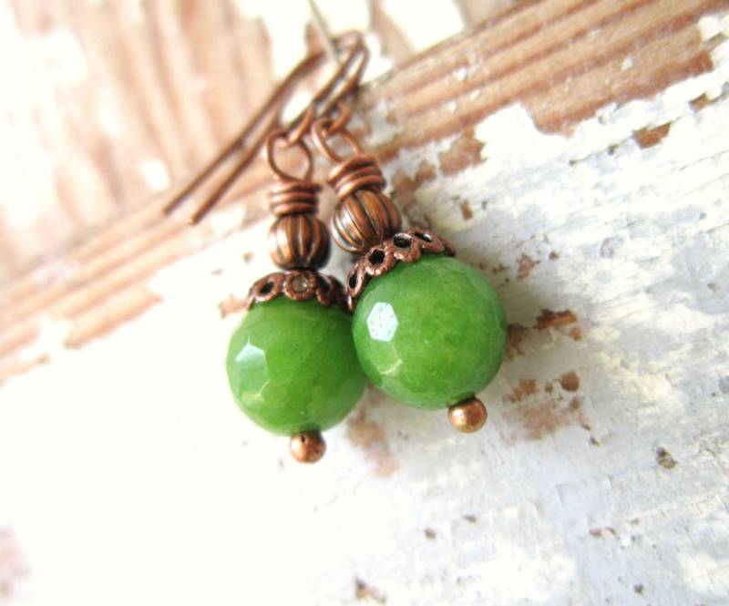 Grüne Baumeln Ohrringe. Facettierte Jade Und Kupfertropfen. Kupfer Grüner Schmuck. Olivgrüne Ohrringe von JensBeadBox