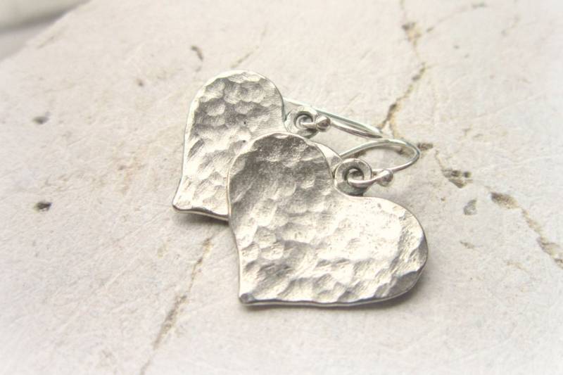Hand Gehämmerte Silber Herz Ohrringe.sterling Ohrringe von JensBeadBox