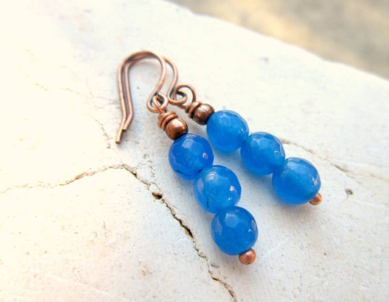 Jeansblaue Ohrringe. Blaue Jade Blauer Schmuck. Halbedelstein Facettierte von JensBeadBox