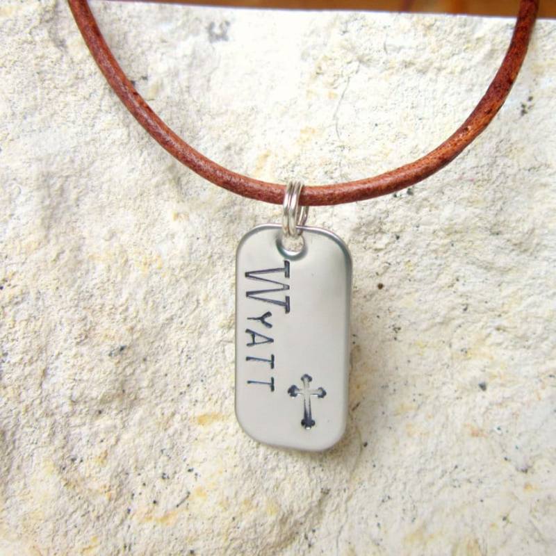 Jungen Erste Kommuniongeschenk. Leder Halskette. Personalisierte Mens Necklace.mens Hundemarke Kreuz Necklace.gift Für Jungen von JensBeadBox