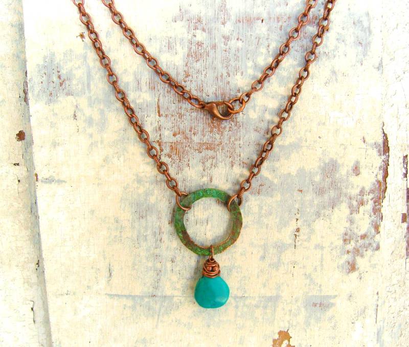 Kreis Türkis Halskette, Kupferdraht Gewickelt Echte Briolette & Rustikale Grünspan Anhänger Halskette von JensBeadBox