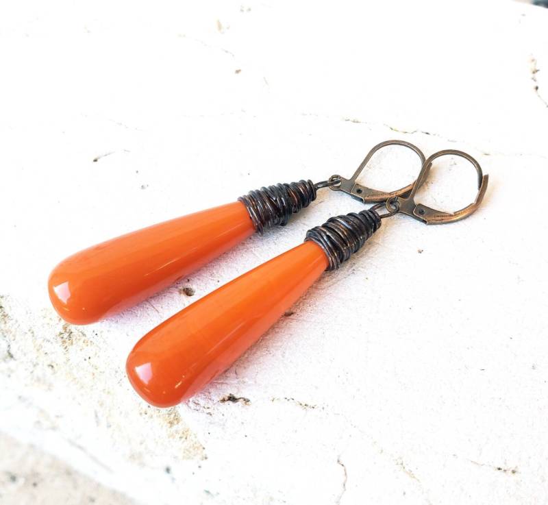 Lange Orangefarbene Ohrringe. Tangerine Orange Schmuck. Bronze Draht Gewickelt Glasohrringe. Herbst Halloween Schmuck von JensBeadBox