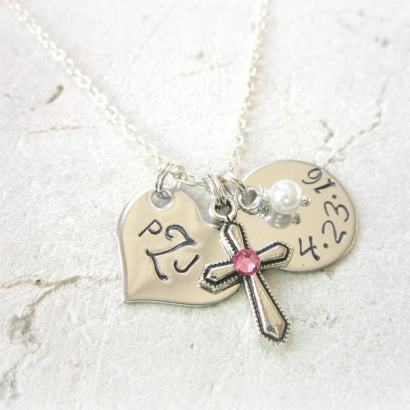 Mädchens Erste Kommunion Geschenk.monogrammed Geburtsstein Halskette.kinder Gestempelt Charm Halskette.taufe Geschenk.geburtsstein Schmuck.kreuz Mädchens Erste Kommunion Geschenk.monogrammed Geburtsstein Halskette.kinder Gestempelt Charm Halskette.taufe Geschenk.geburtsstein Schmuck.kreuz von JensBeadBox