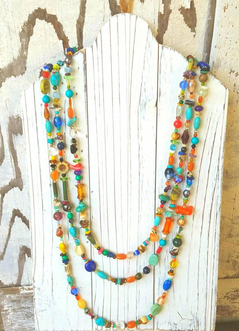 Multi Farbe Halskette. Halbedelstein Drei Strang Abgestufte Lange Bunte Lange Farbenfroher Schmuck von JensBeadBox