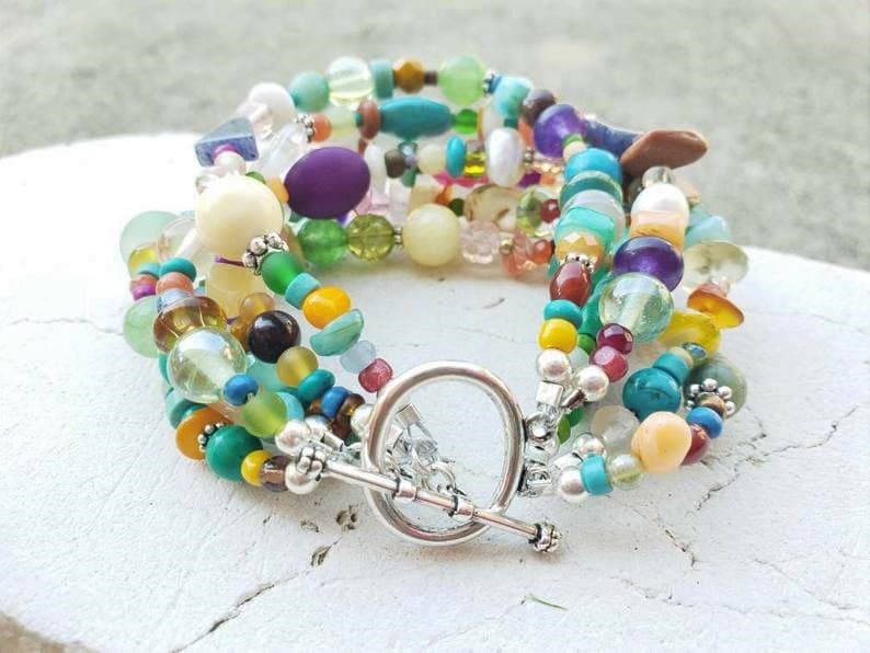 Multi Farbe Perlen Armband. Sechsreihiges Dickes Boho Halb Edelstein Buntes Farbenfroher Schmuck von JensBeadBox