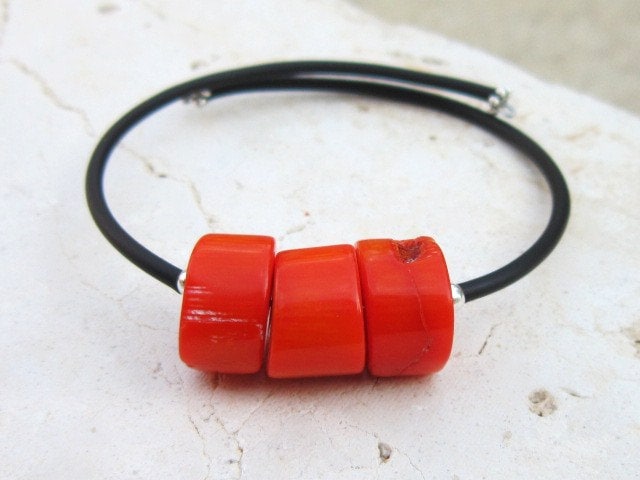Orange Koralle Armband. Mini-Manschettenarmband. Echte Armband Slip On. Halb Edelstein Echter Oranger Korallenschmuck von JensBeadBox