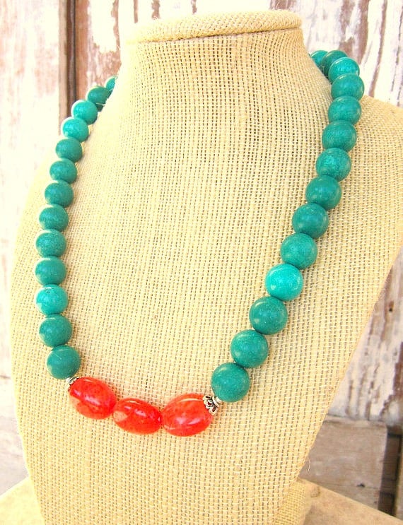 Orange Koralle Und Türkis Halskette. Chunky Farbe Blockstrang Schmuck. Statement Halskette von JensBeadBox