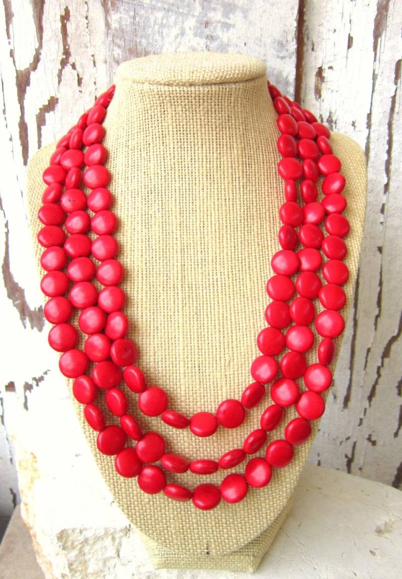 Rot Türkis Necklace.triple Strang Howlith Halskette. Rote Statement Roter Schmuck. Brautjungfer Schmuck von JensBeadBox