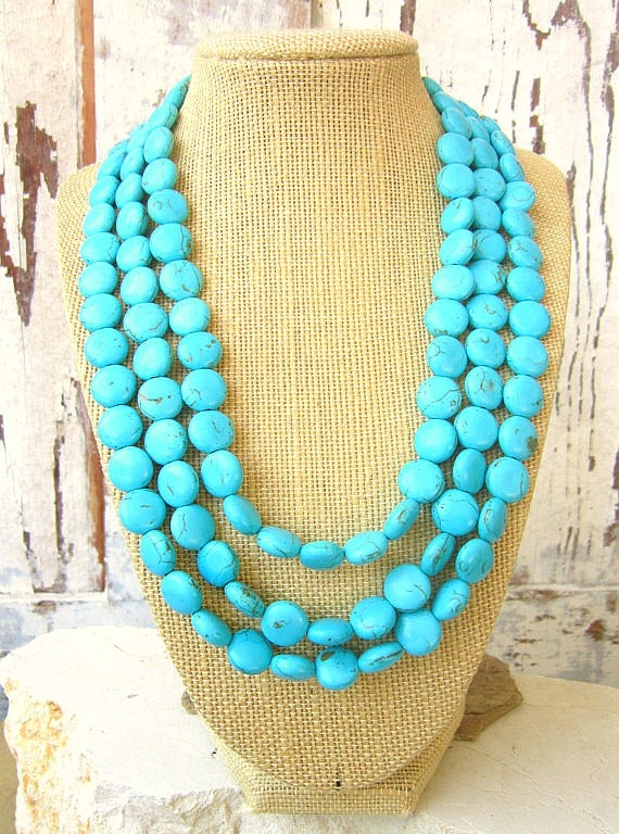 Türkis Multi-Strang Necklace.triple Strang Türkis Halskette. Lätzchen-Halskette. Howlith Schmuck. Brautjungfer Schmuck von JensBeadBox