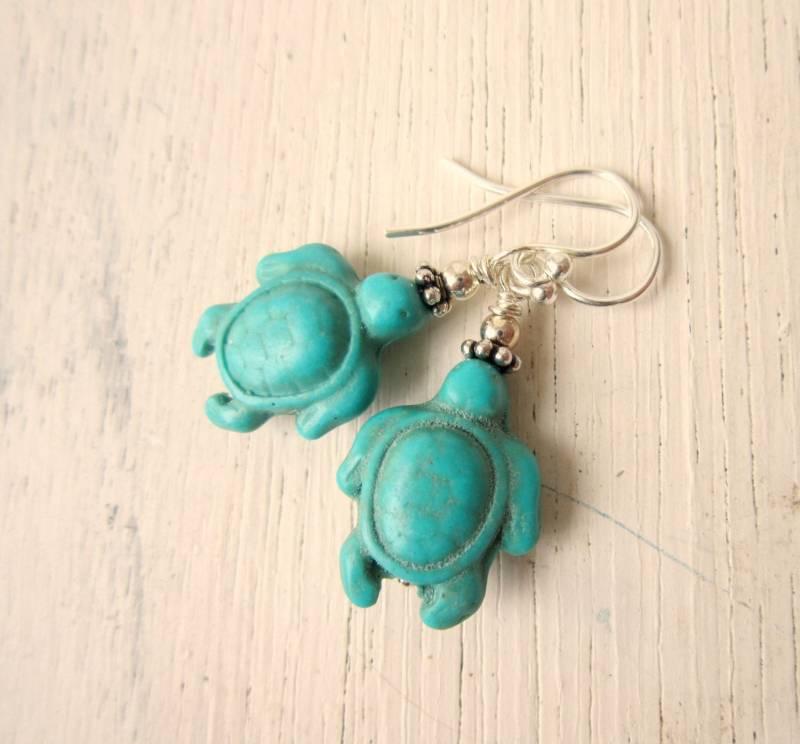 Türkis Schildkröte Ohrringe. Howlite Schmuck. Meeresschildkröte Geschenk Für Schildkrötenliebhaber von JensBeadBox