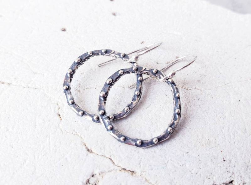 Unendlichkeit Sterling Silber Ohrhänger. Artisan Circle Ohrringe. Schmuck. Infinity Kreis von JensBeadBox