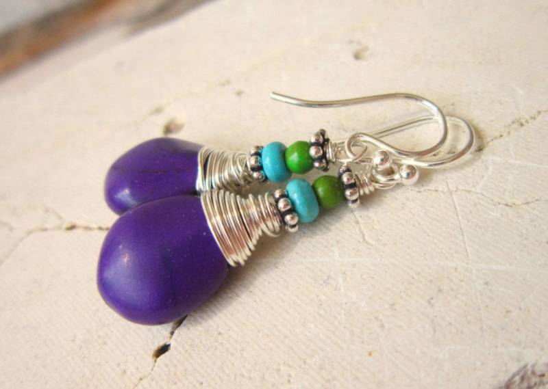 Wire Wrapped Lila & Türkis Ohrringe.lila Howlith Ohrringe.grün Und Schmuck.rustikaler Schmuck von JensBeadBox