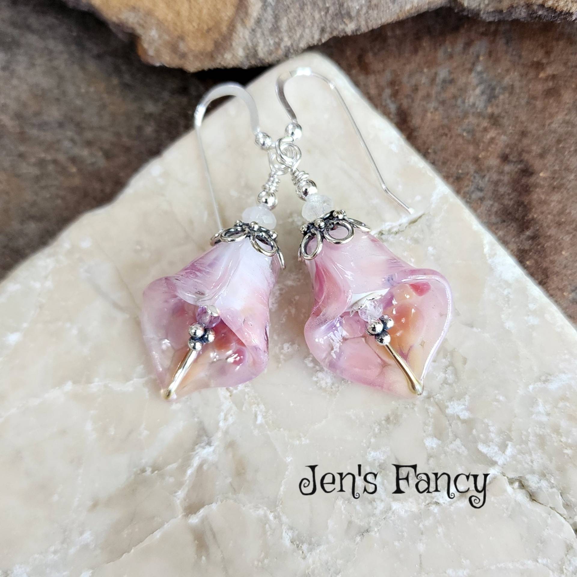 Calla-Lilien-Blumenohrringe, Ametrin-Mondstein-Natürlicher Edelstein-Schmuck, Lampwork Art-Glasohrringe, Geschenk Für Mutter Sie, Juni Birthstone Calla-Lilien-Blumenohrringe, Ametrin-Mondstein-Natürlicher Edelstein-Schmuck, Lampwork Art-Glasohrringe, Geschenk Für Mutter Sie, Juni Birthstone von JensFancy