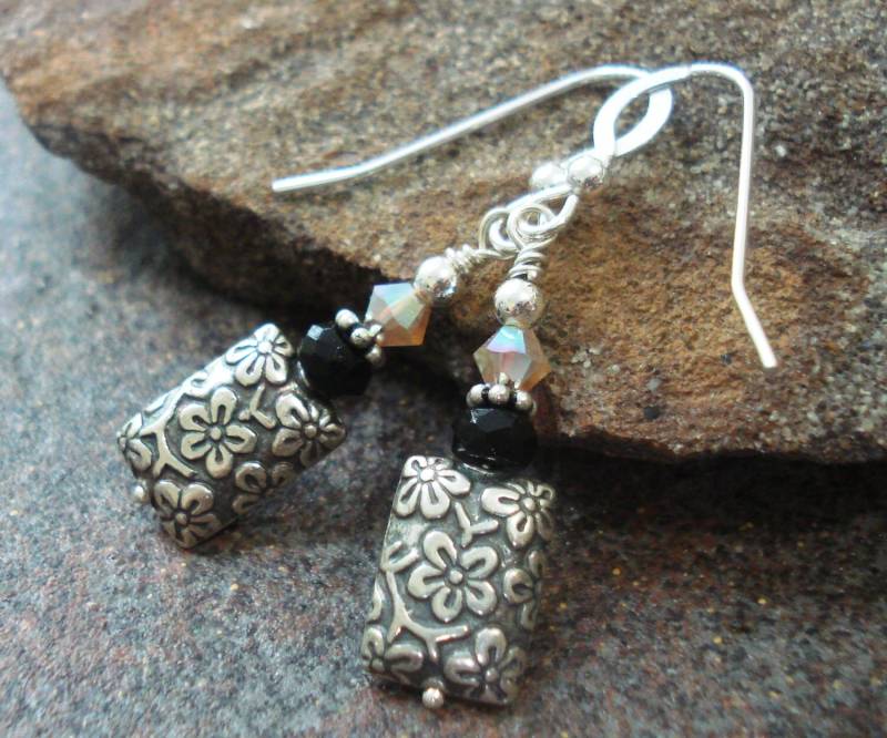 Floral Bali Sterling Ohrringe, Schwarzer Onyx Natürliche Edelstein Schmuck Schmuck, Jen's Fancy, Geschenk Für Sie, Einzigartiger Handgefertigter Floral Bali Sterling Ohrringe, Schwarzer Onyx Natürliche Edelstein Schmuck Schmuck, Jen's Fancy, Geschenk Für Sie, Einzigartiger Handgefertigter von JensFancy