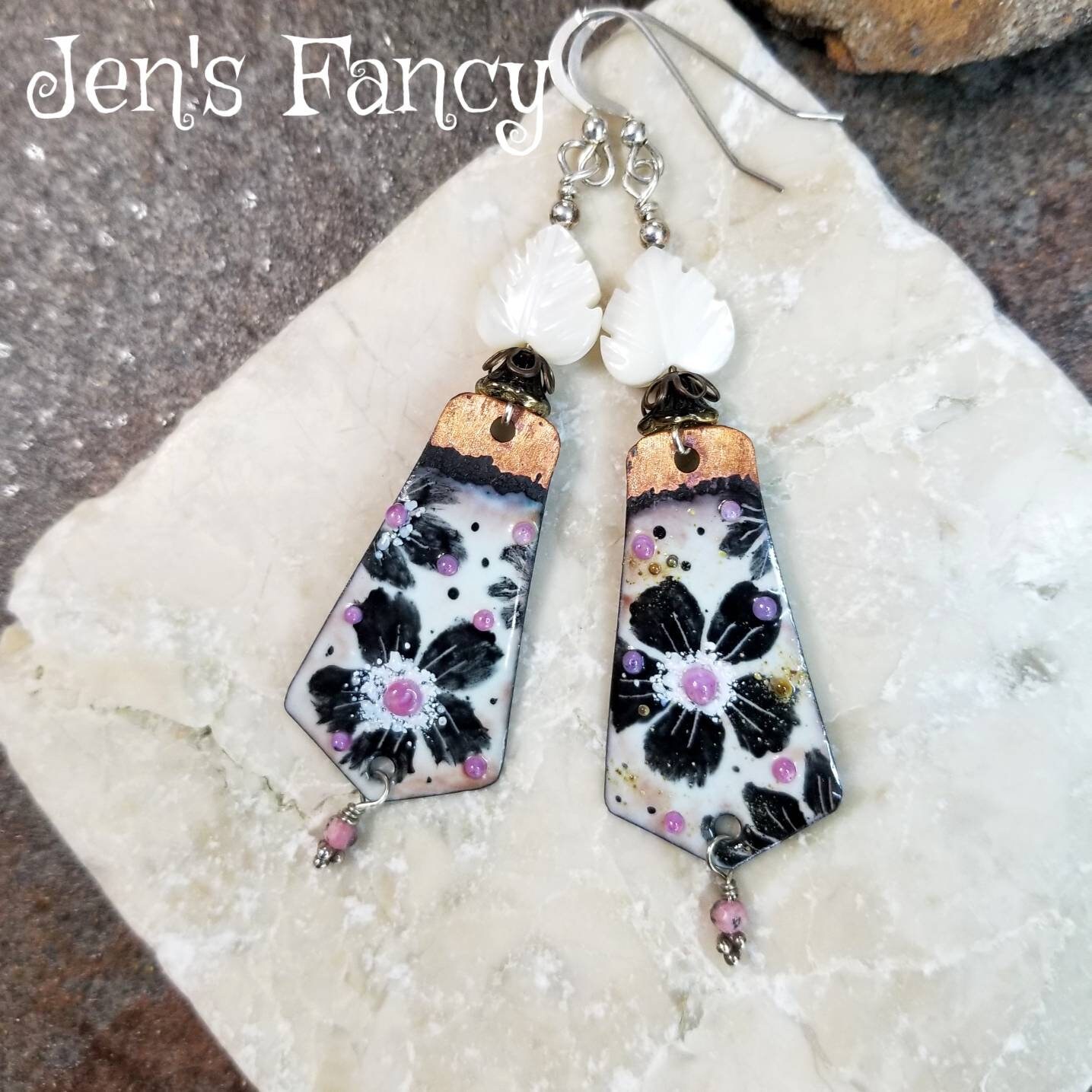 Floral Emaillierte Kunst Ohrringe Sterling Silber Perlmutt & Rhodochrosit, Handgefertigte Schmuck, Jen's Phantasie, Geschenk Für Sie Floral Emaillierte Kunst Ohrringe Sterling Silber Perlmutt & Rhodochrosit, Handgefertigte Schmuck, Jen's Phantasie, Geschenk Für Sie von JensFancy