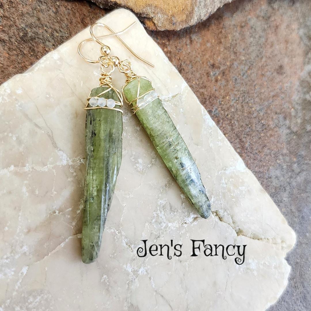 Lange Kyanit Ohrringe Gold-Filled Draht Gewickelt Mit Mondstein, Einzigartiger Heilstein Schmuck, Jen's Fancy, Geschenk Für Sie Lange Kyanit Ohrringe Gold-Filled Draht Gewickelt Mit Mondstein, Einzigartiger Heilstein Schmuck, Jen's Fancy, Geschenk Für Sie von JensFancy