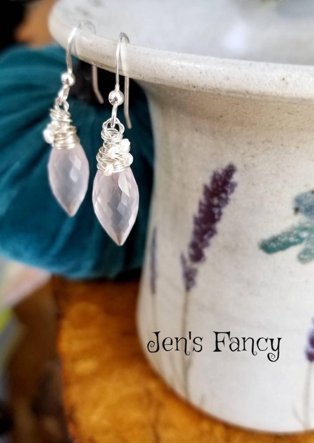 Rosenquarz Ohrringe Sterling Silber Draht Gewickelt, Gewickelt Edelstein Schmuck, Geschenk Für Sie, Jen's Phantasie, Chakra Schmuck Rosenquarz Ohrringe Sterling Silber Draht Gewickelt, Gewickelt Edelstein Schmuck, Geschenk Für Sie, Jen's Phantasie, Chakra Schmuck von JensFancy