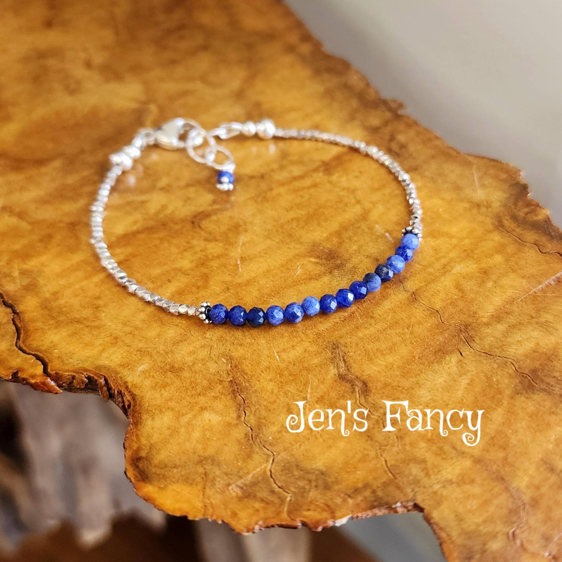 Sodalith Edelstein Armband Karen Hill Tribe Feinsilber, Layering Minimalist Armband, Jen's Fancy, Geschenk Für Sie, Schmuck von JensFancy