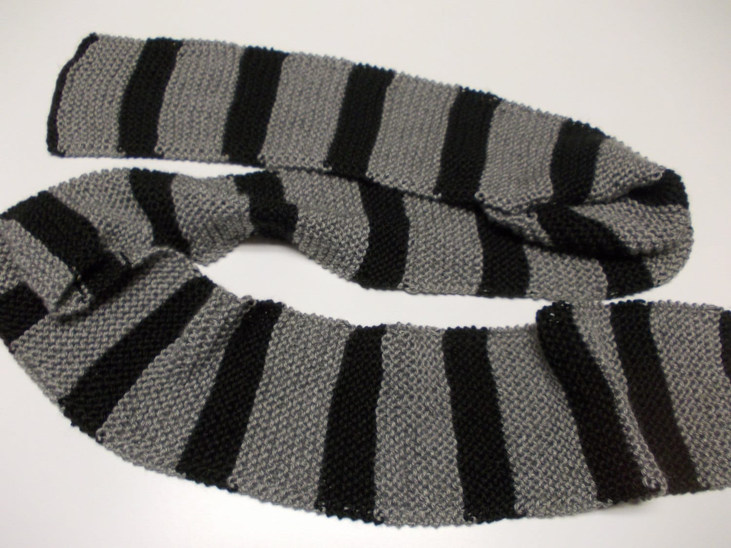 Gru Cosplay Schal, Accessoire von JensNerdyKnitting