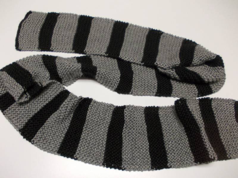 Gru Cosplay Schal, Accessoire Gru Cosplay Schal, Accessoire von JensNerdyKnitting