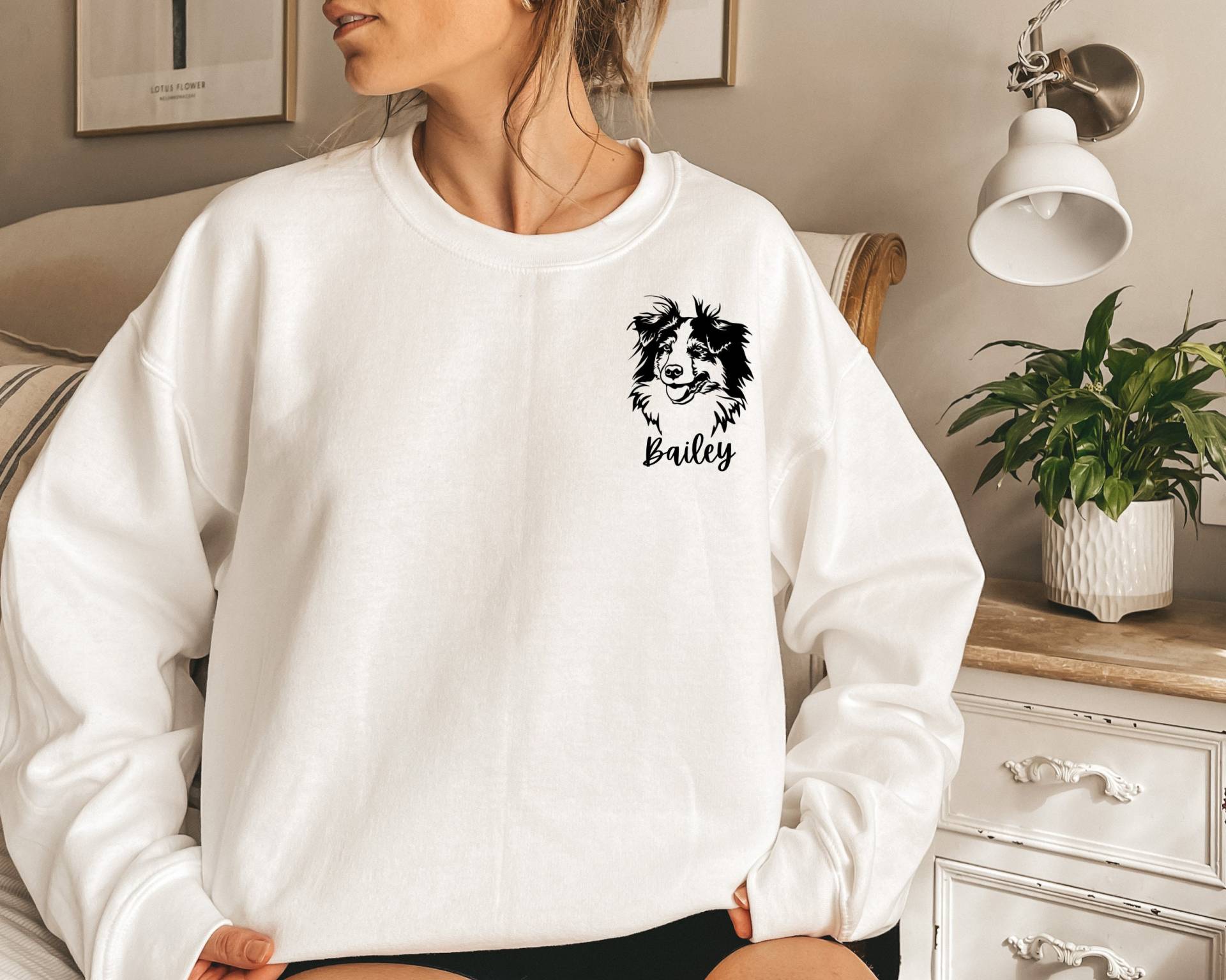 Personalisiertes Miniatur Australian Shepherd Sweatshirt, Aussie Mama Shirt, Hund Pullover, Shirt von JensPawsomeStudio