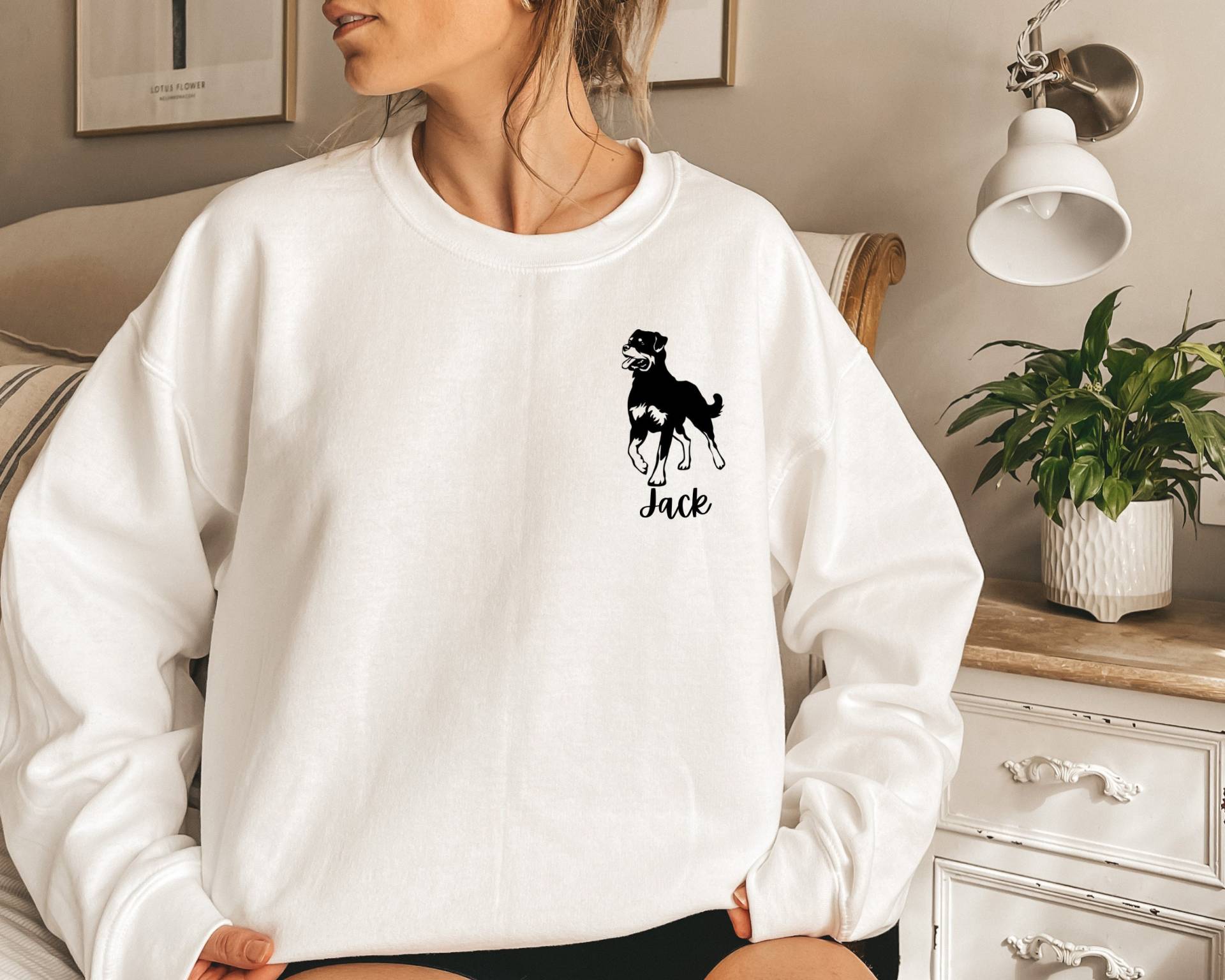 Rottweiler Hund Crewneck Sweatshirt, Rotti Mom Rottie Mama Shirt, Hundemama, Geschenke von JensPawsomeStudio