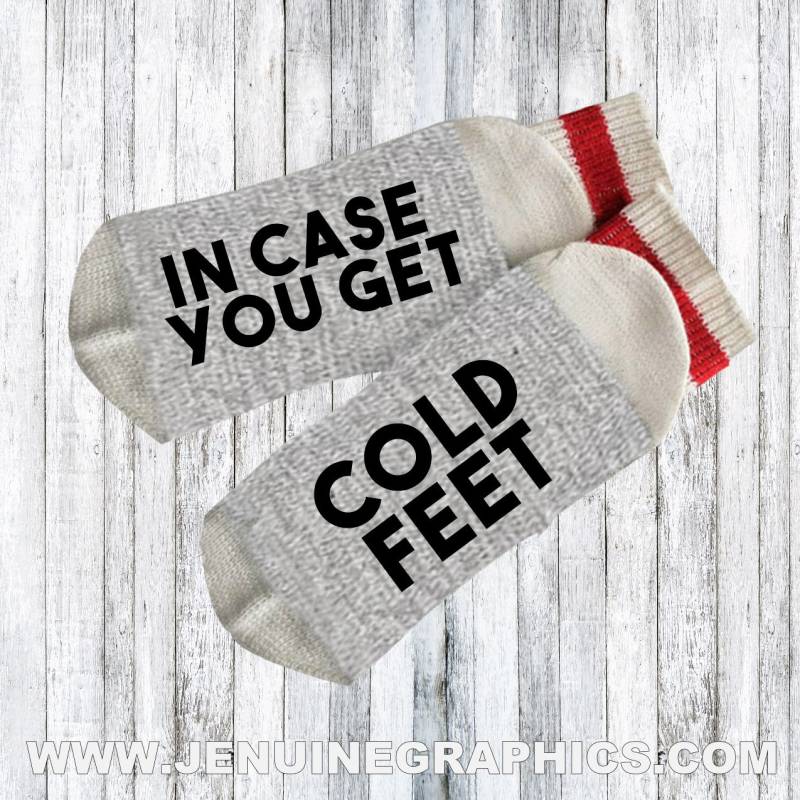 Bräutigam Socken - Neuheit Wörter Auf Lustige Geschenk Text Benutzerdefinierte Brautdusche Hochzeit-Socken von JenuineGraphics