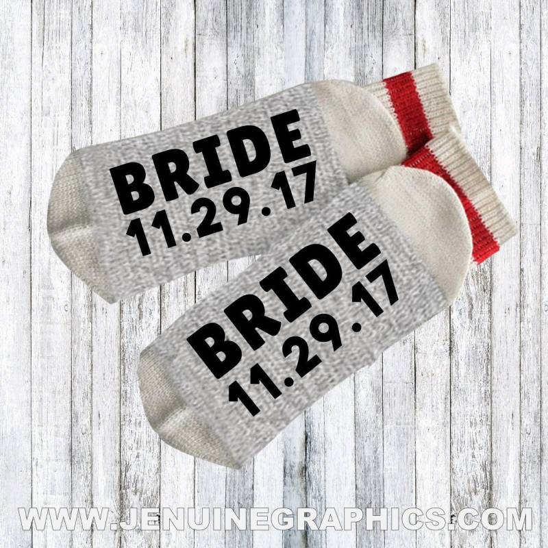 Braut Socken - Neuheit Wörter Auf Hochzeitsfest-Geschenk Text Benutzerdefinierte Brautjungfern-Geschenk-Idee von JenuineGraphics