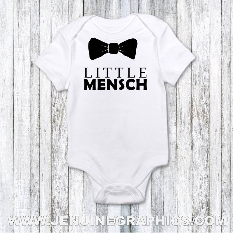 Lustige Baby-Kleidung - Kleine Mensch Body Mit Fliege Oder T-Shirt Personalisiert T-Shirt Nach Maß Lustige Baby-Kleidung - Kleine Mensch Body Mit Fliege Oder T-Shirt Personalisiert T-Shirt Nach Maß von JenuineGraphics